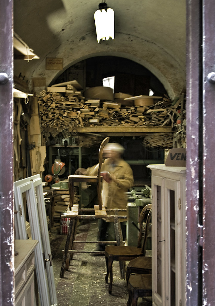 Dressing ouvert en bois massif agencé sur mesure